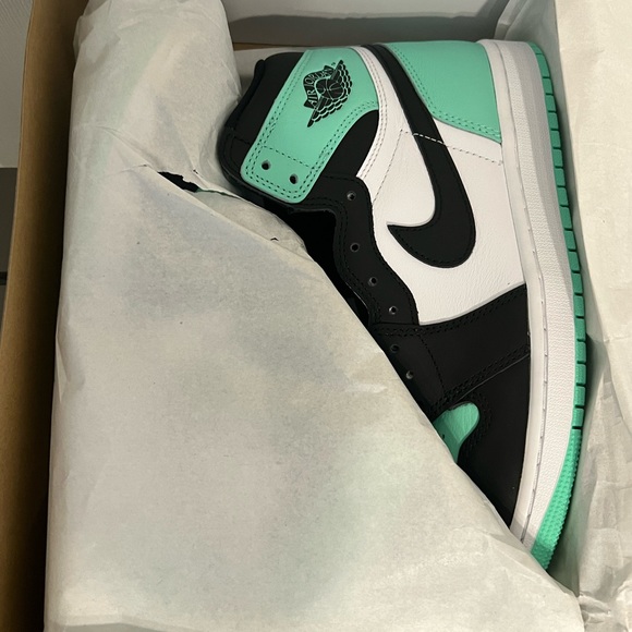 AIR JORDAN 1 RETRO HIGH OG 'GREEN GLOW' - Picture 3 of 9
